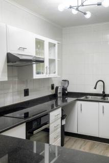 Charming Sandton Apartment - 6