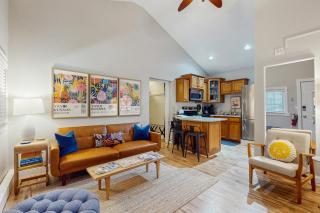 Arrowhead Resort - Stylish Retro Escape - 0