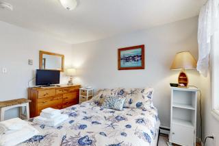 Hampton Beach Hangout - 1