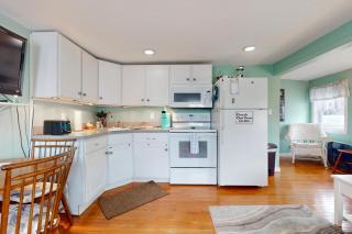 Hampton Beach Hangout - 4