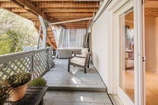 Tranquil Bayview Oasis - saltwater hot tub year-round - reserved parking - 6