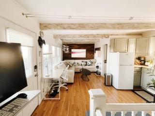 Tranquil Bayview Oasis - saltwater hot tub year-round - reserved parking - 4