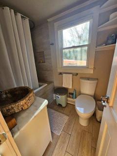 Tranquil Bayview Oasis - saltwater hot tub year-round - reserved parking - 3