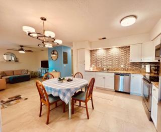 Island of Venice Beach, pet friendly! - 6