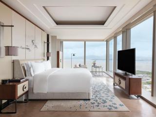 Raffles Shenzhen, Situated in the heart of One Shenzhen Bay, Book Now to Enjoy Free Minibar and Happy Hour Privileges at Long Bar on 71F - 6