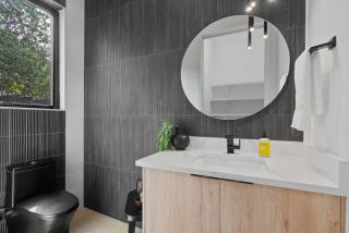 Heated Pool Luxury Zilker home Sleeps 8 great view - 9