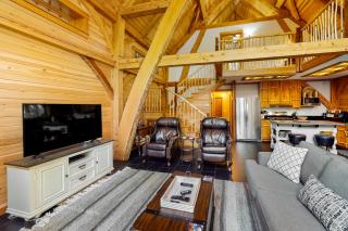 Lazy Lumberjack Hilltop Cabin - 7