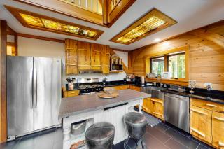 Lazy Lumberjack Hilltop Cabin - 2