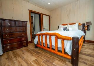 River Safari Bear Den - 5