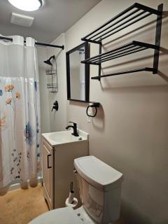 Rustic-Chic 2bdr Pet Friendly Log Cabin, Steps to Lake Huron - 2