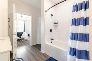 Luxe Stay | Pool + Gym + Fast WiFi - 3