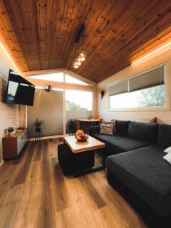 Charmful Beach Cabin - Sauna - Private Hot Tub - 9