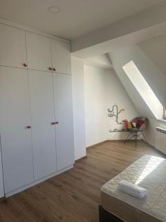 Luxury 3 Bedroom Apartment by Republic Square - 4