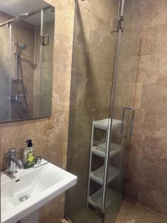 Luxury 3 Bedroom Apartment by Republic Square - 3