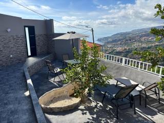 Ninho's Sea View - 0