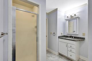 172 Colonnade Club - 7