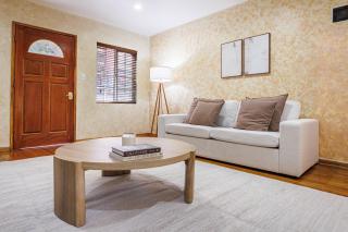 Santa Monica 2 Bedroom Home - Short Drive to the Beach! - Los Angeles - 2