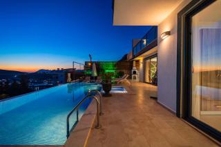 The Luxury Villa Vacation You're Looking For - 4