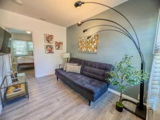 Amazing Cottage - near Little Italy Gaslamp - 4