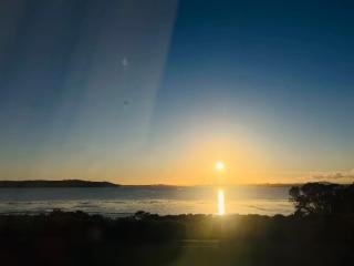 Auckland Sunrise Sea View - 9