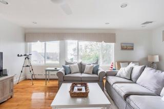 Spacious Oceanview Villa Elegant Coastal Escape, Sleeps 22 - 4