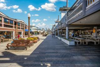 Oneluxstay 3BR Home Near the Beach - 6