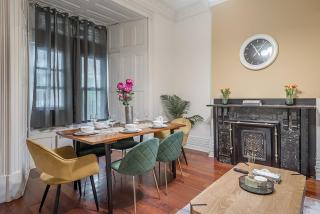 Spacious 3BR Downtown - 2 Queen & Bunk & Sofa Bed - 4