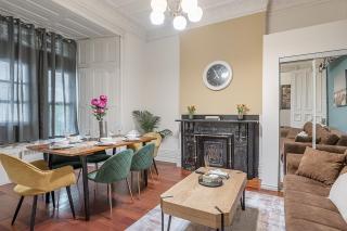 Spacious 3BR Downtown - 2 Queen & Bunk & Sofa Bed - 2