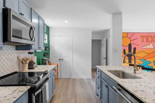 Sleeps 8 Modern 3BR Leander Coffee Bar & Yard - 2