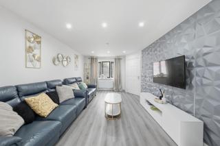 Lara's 4 Bedroom House near Coventry - 3