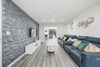 Lara's 4 Bedroom House near Coventry - 8