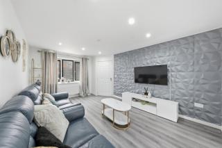 Lara's 4 Bedroom House near Coventry - 6