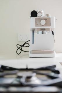 2BR South Yarra Apt Quick Train to Melbourne CBD - 1