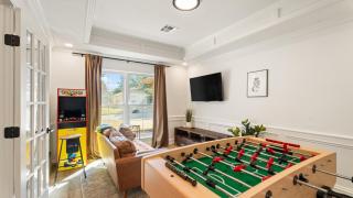 Luxury 3 Bdr Edmond, Fuseball, Pac-man, Sleeps 9 - 9
