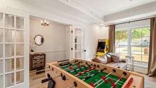 Luxury 3 Bdr Edmond, Fuseball, Pac-man, Sleeps 9 - 2