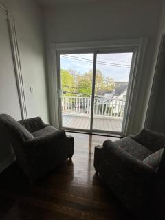 Spacious 3 Bedroom Near Train Station - 4