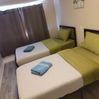 THE BLOOR AC SUITE-Free Wifi-Train-Bus Stop Next Door - 8