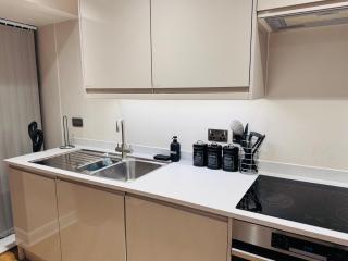 Central Leeds Apartment by the Arena with on-site parking - 2