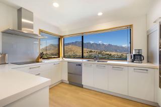 Queenstown Hill Comfort 4BR Views Fireplace - 5