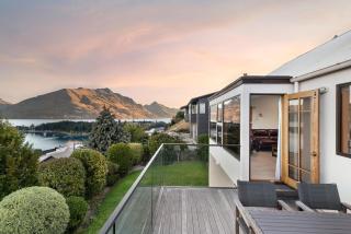 Queenstown Hill Comfort 3BR Views Fireplace - 6