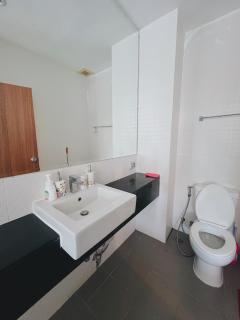 10 minutes to reach the karon beach, with free swimming pool and gym, WIFI - 2