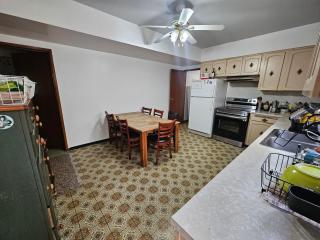 Charming East Van Room w Fireplace & Private Bathroom - 4