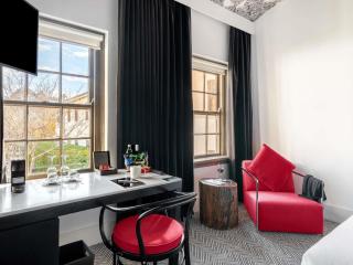 Peppers Gallery Hotel - 1