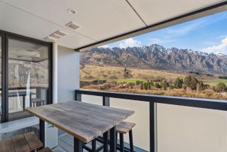 Modern apartment with fantastic mountain views - 9