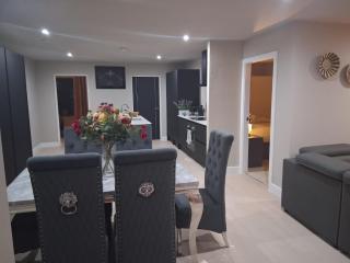 3 Bed Penthouse, 2Free Parking Spaces Close to BHX NEC - 9