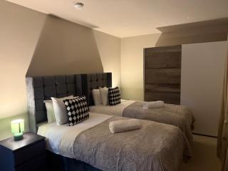 3 Bed Penthouse, 2Free Parking Spaces Close to BHX NEC - 2