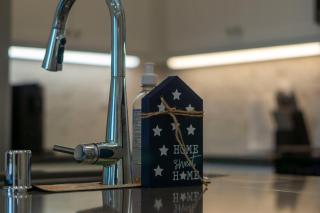 Luxurious Cozy Ontario Home Ideal Family Retreat - 3