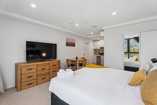 Modern Studio with fantastic Mountain Views - 9