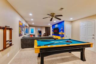 Retro Retreat - Fire Pit, Billiards, Media Room, Games - 1
