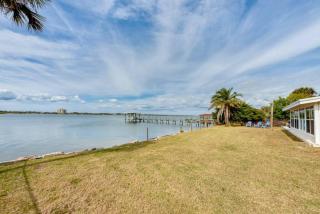 River Front - Fishing dolphins views galore - 8